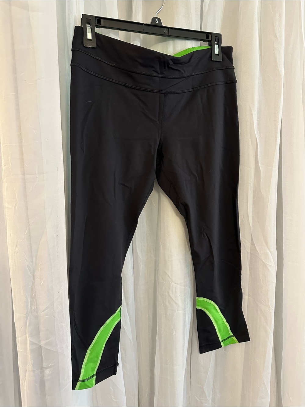 lululemon athletica women’s  Black Leggings with Green Trim